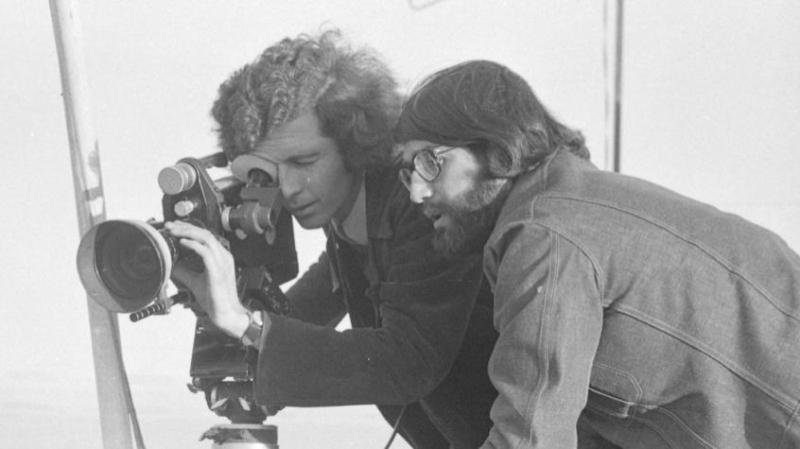 Jorge Muller y Patricio Guzmán filmando "La batalla de Chile".
