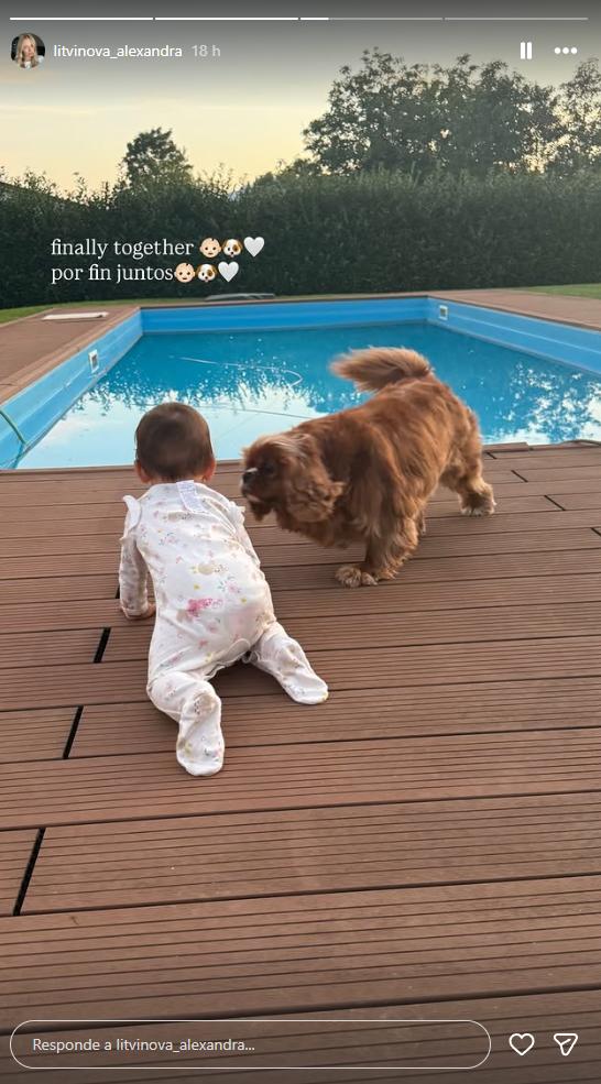 Alexandra Litvinova llegó a su nuevo destino con su hija y sin Alexis Sánchez | Crédito: Instagram @litvinova_alxandra