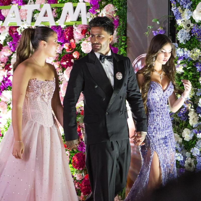 Luis Jiménez junto sus hijas Raffaella e Isidora | Crédito: Instagram @luisjimenezok