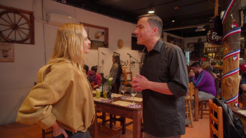 Nicole conversa con Gonzalo, dueño de Restaurante Pupuya / 13C