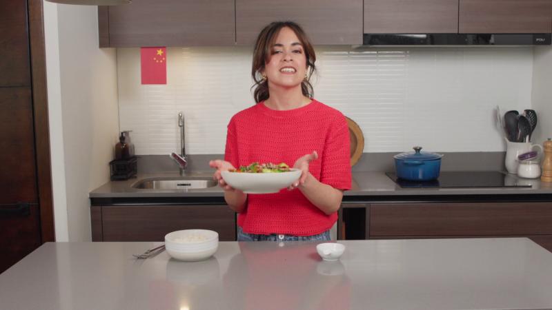 Lorena Salinas prepara saltado de carne al estilo chino / 13C