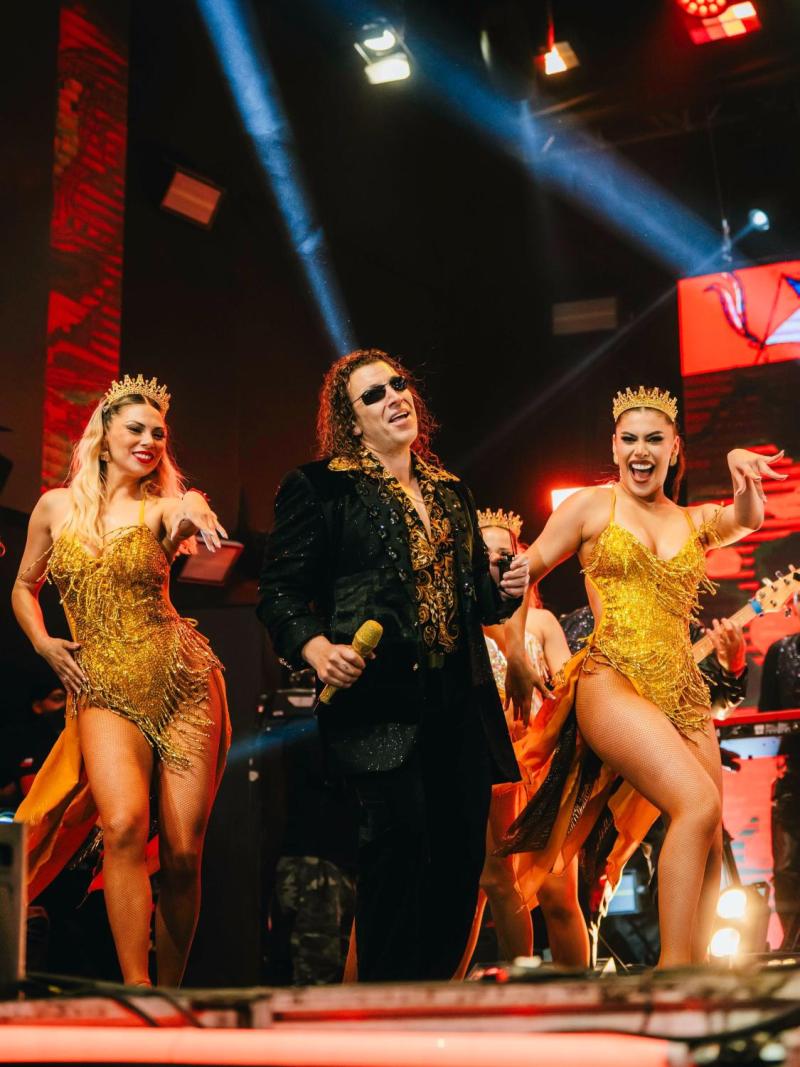 Daniela junto a Leo Rey | Crédito: Instagram @ leoreyoficial