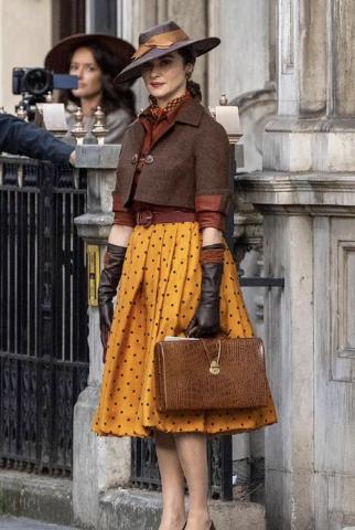 Redes Sociales - Rachel Weisz sorprende con sus primeros looks como Evelyn