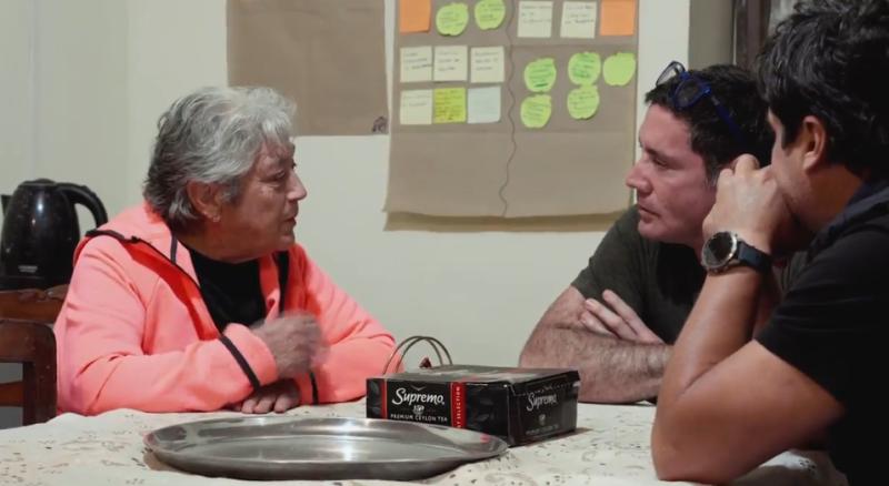 La señora Iris contó su historia personal a los "Socios".