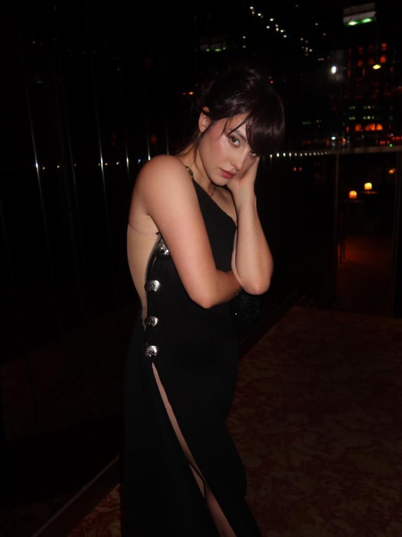 El coqueto vestido de Vivianne Dietz en Paris Fashion Week | Crédito: Instagram @viviannedietz