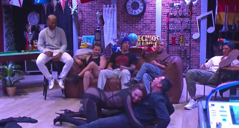 Despedida de soltero / "Vecinos al límite"