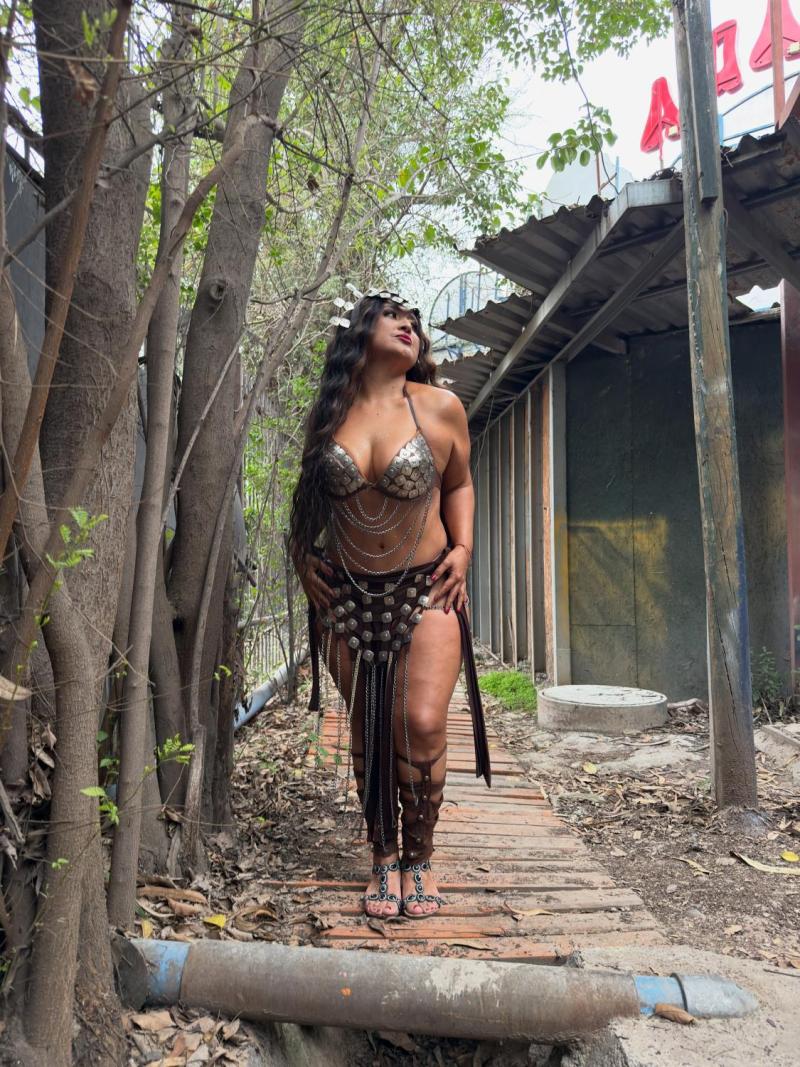 Pamela Leiva se transformó en la princesa Nadine | Crédito: Instagram @pameleiva