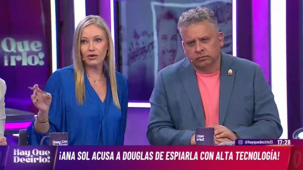 Marcela Vacarezza defiende a Douglas.