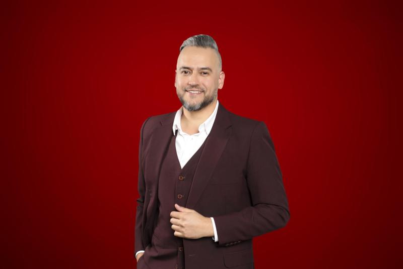 César Fuenzalida se suma a Alfombra Roja
