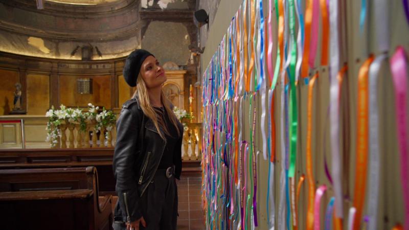 Nicole observa obra en Parroquia de la Veracruz / 13C