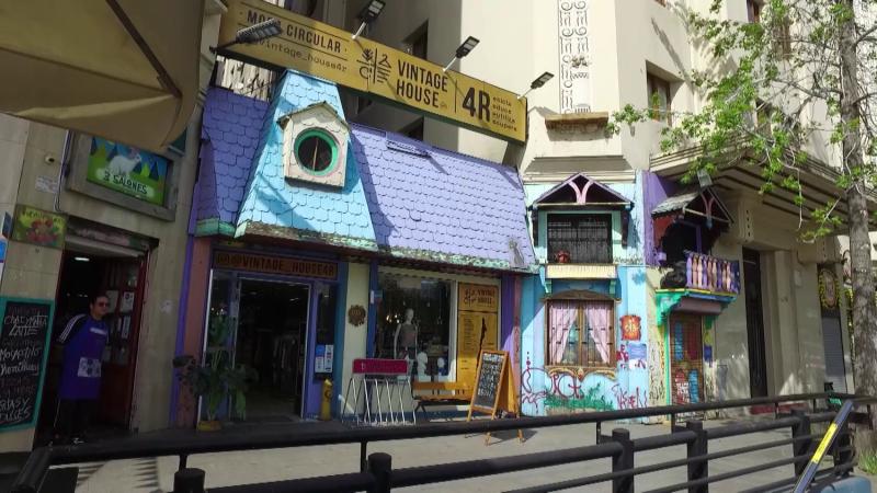 Fachada de Vintage House en Edificio Turri / 13C