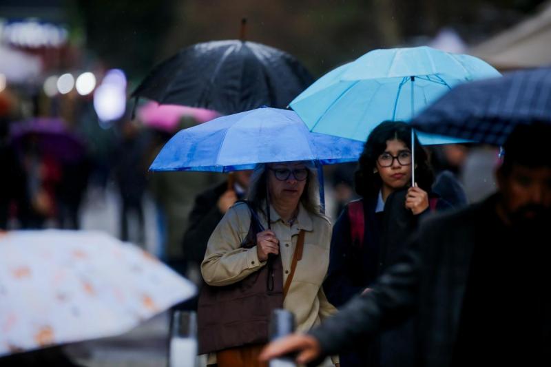 Lluvias en Santiago - Agencia Uno.