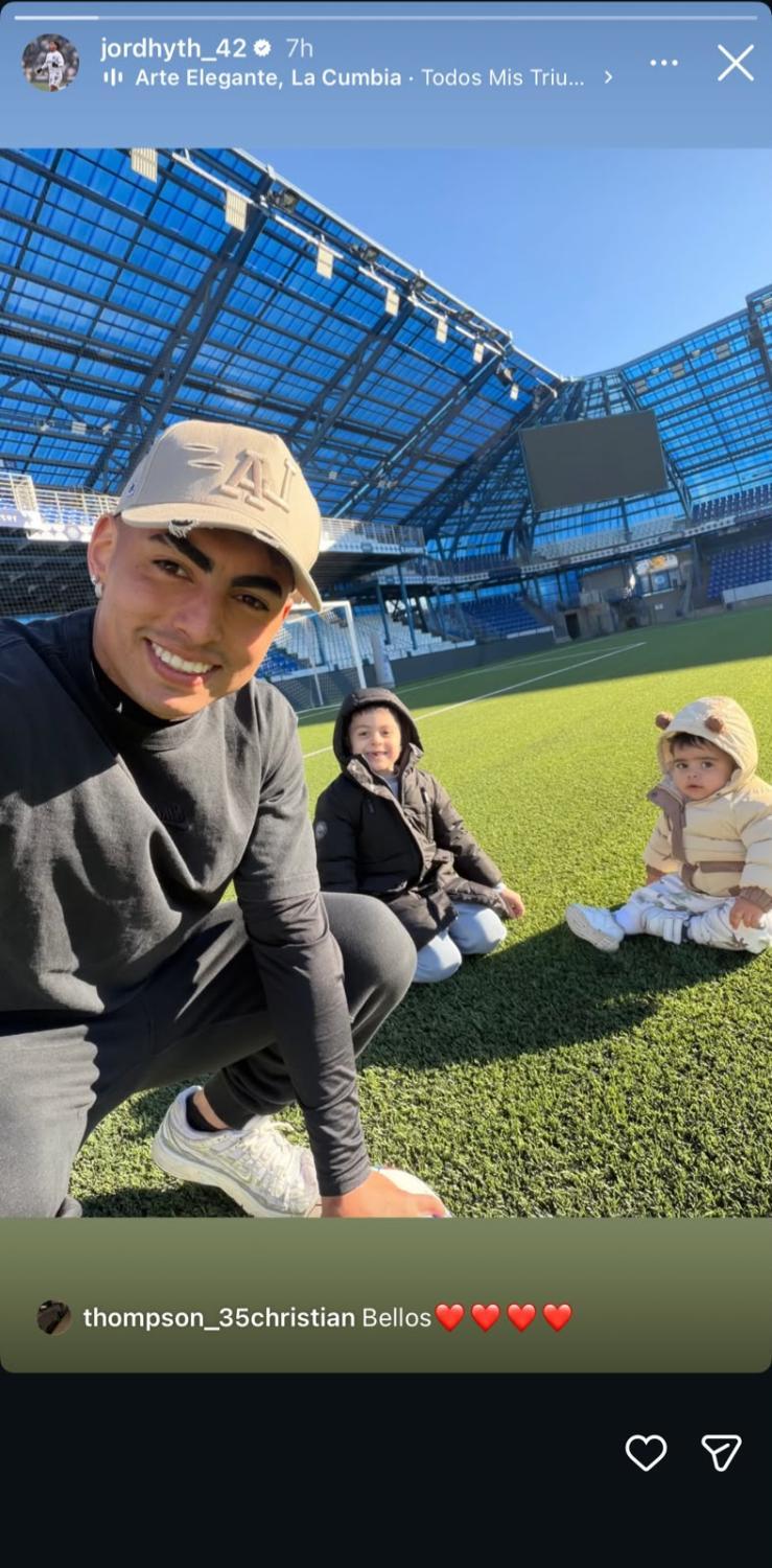 Camila Sepúlveda y Jordhy Thompson compartieron fotos con sus hijos en Rusia | Crédito: Instagram @jordhyth_42