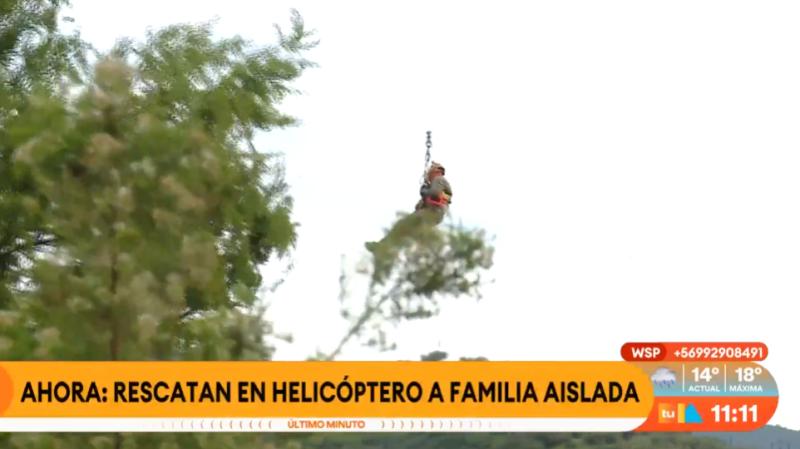 Rescatan a familia aislada en Talagante.