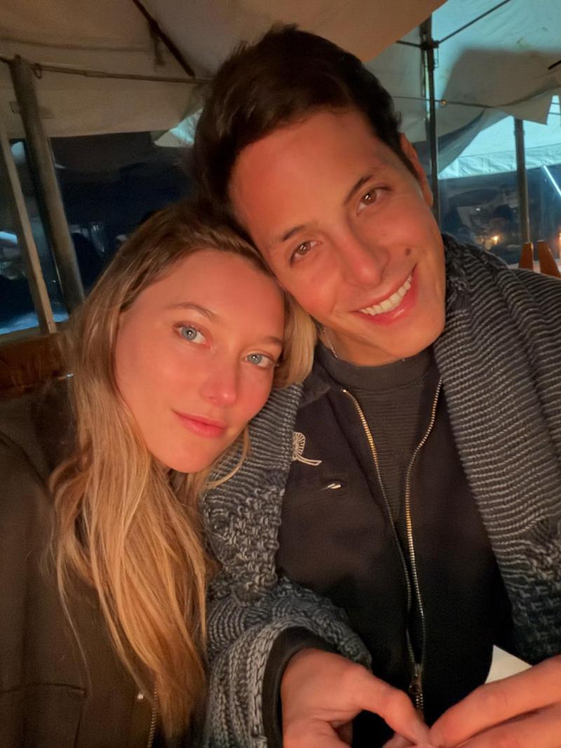 Máximo Bolocco junto a Karen Blau | Crédito: Instagram @maximobolocco