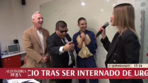 Pancha Merino destapa soltería de Martín Cárcamo y le da un beso.
