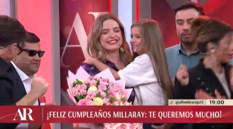 Hija menor de Millaray Viera la visita en Alfombra Roja.