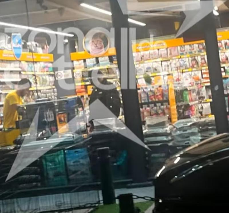 La foto de Parived en un lujoso auto en medio del mal proceso de Tonka | Crédito Zona de Estrellas
