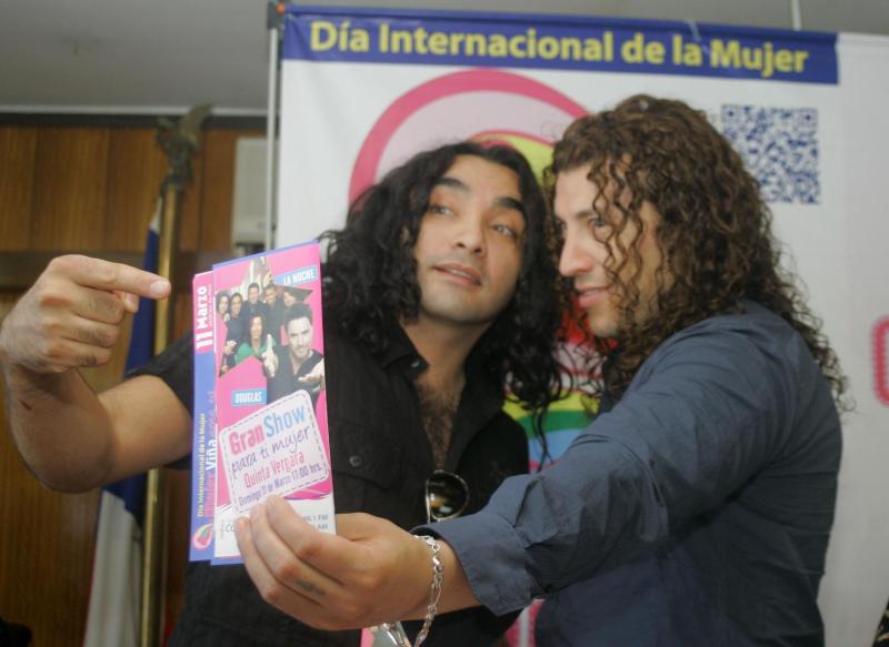 Alexítico y Leo Rey en celebración día de la mujer en Viña del Mar 2012 | Crédito: AgenciaUno
