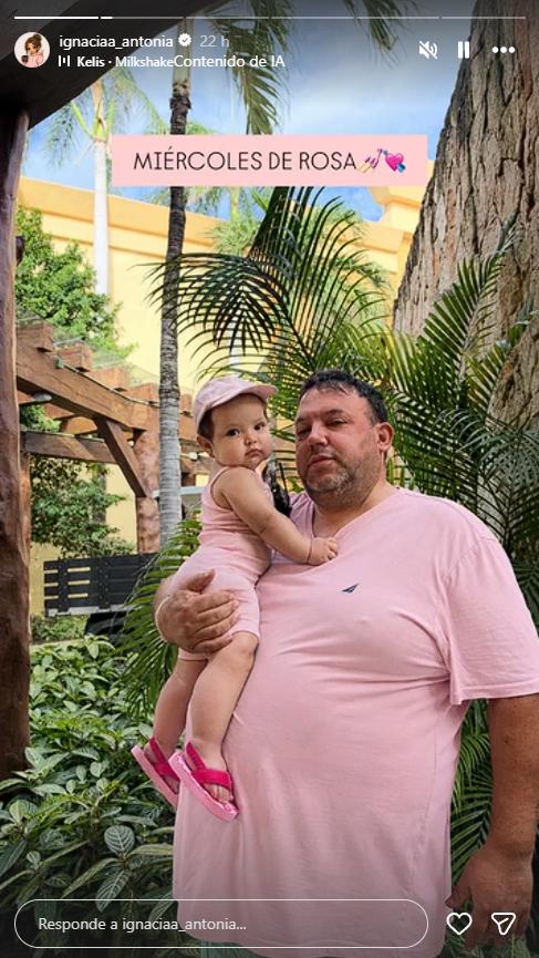 Ignacia Antonia muestra a su hija Amelia junto a su abuelo | Crédito: Instagram @ignaciaa_antonia