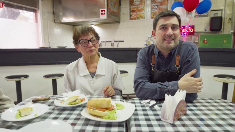 Nico Guzmán conoce a la dueña de Panadería La Superior / 13C
