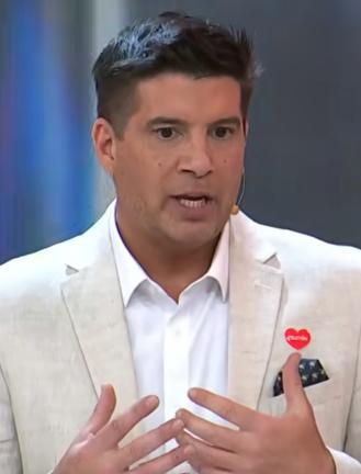 Velasco entregó consejos de paternidad.