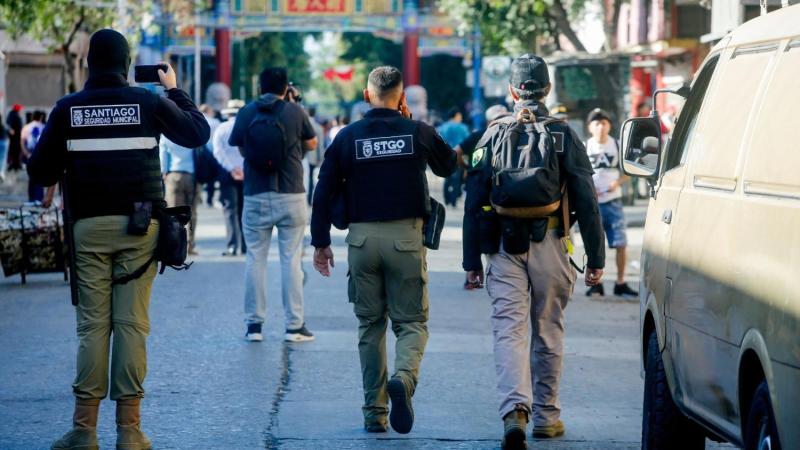 Santiago busca inspectores municipales con sueldo sobre $1 millón - Créditos: Agencia Uno