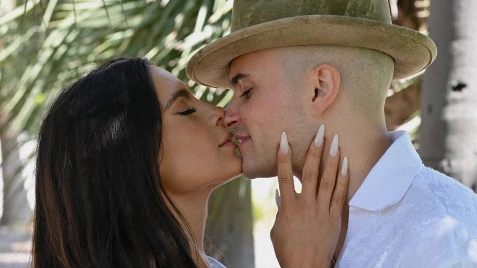 Augusto Schuster presume su esposa y genera divididas reacciones