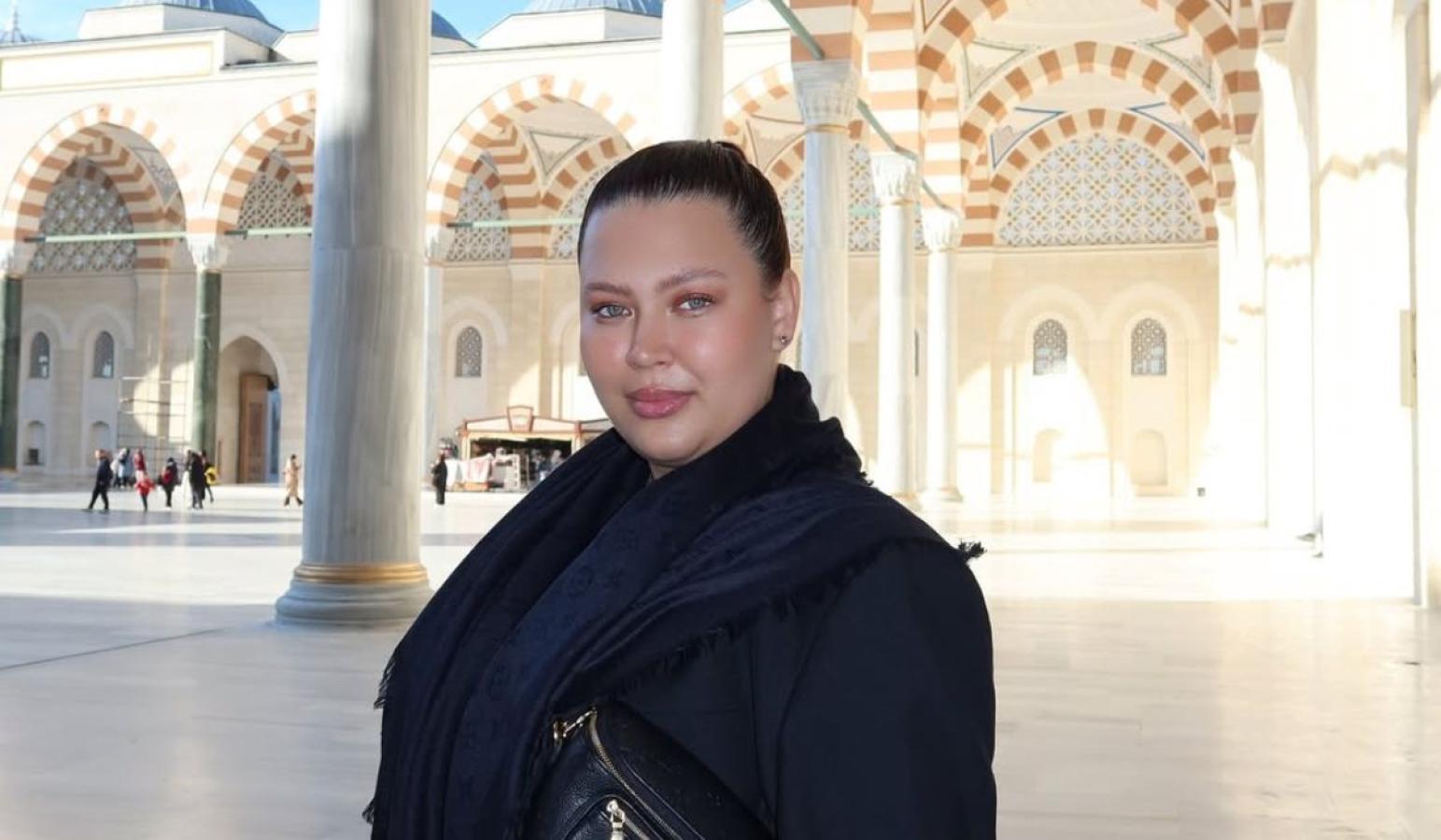 Sorprendió en redes: Michelle Carvalho se bautiza a los 32 años