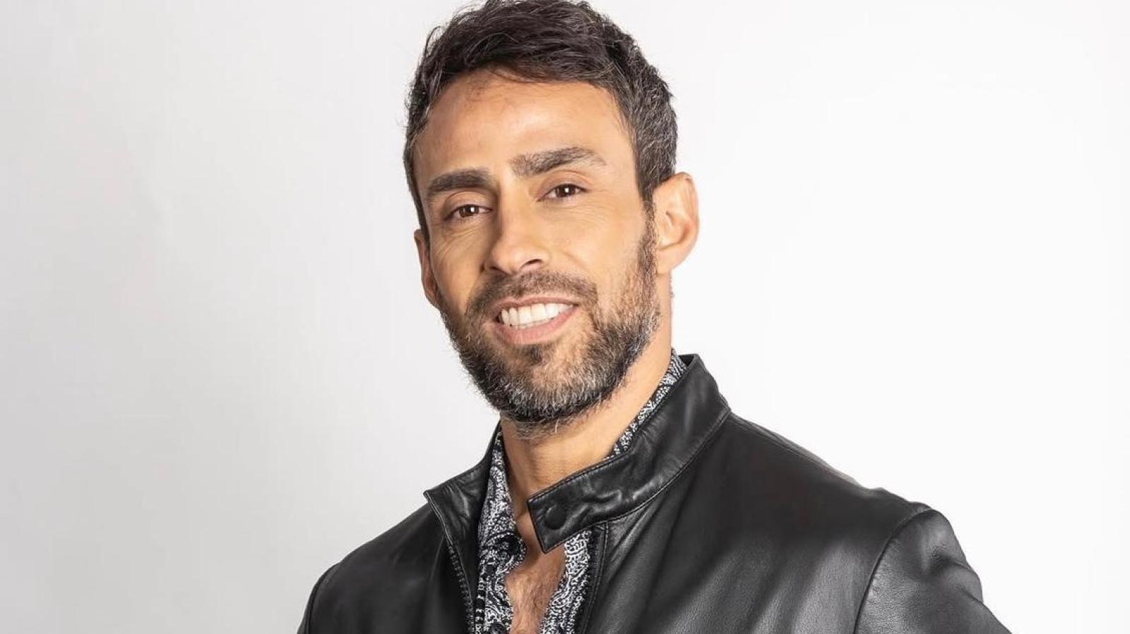 Jorge Valdivia publica romántica foto con su pareja periodista