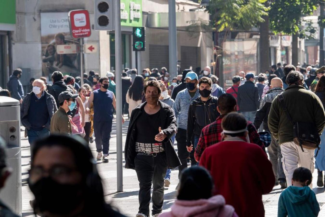 Salud mental de los chilenos muestra signos de mejoría tras desconfinamiento