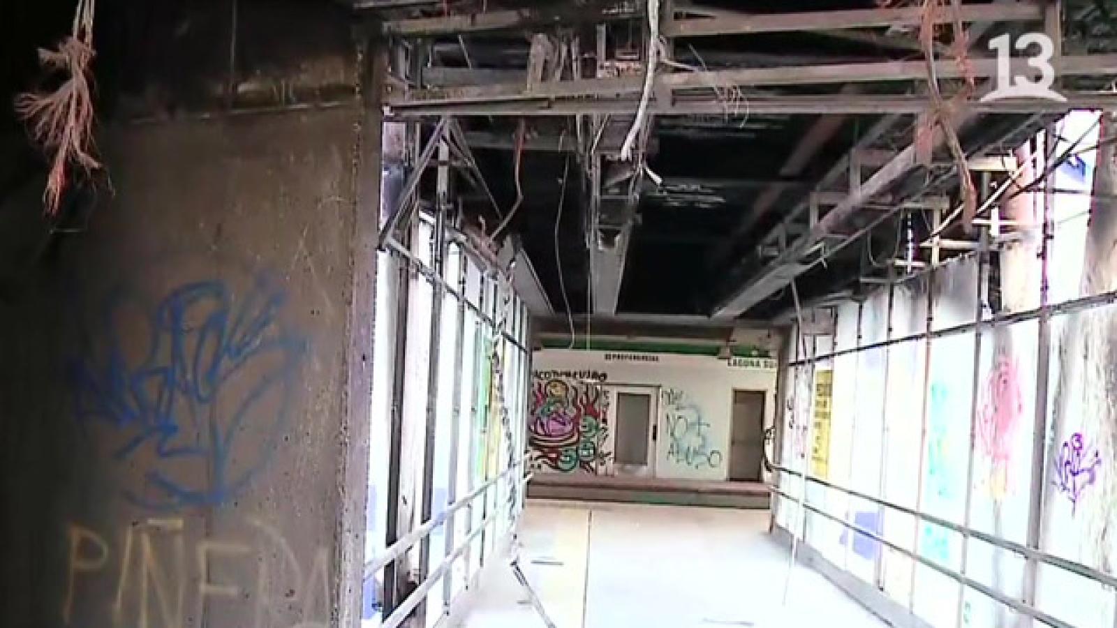 Así se encuentra hoy una de las estaciones destruidas en la Línea 5 | 13.cl