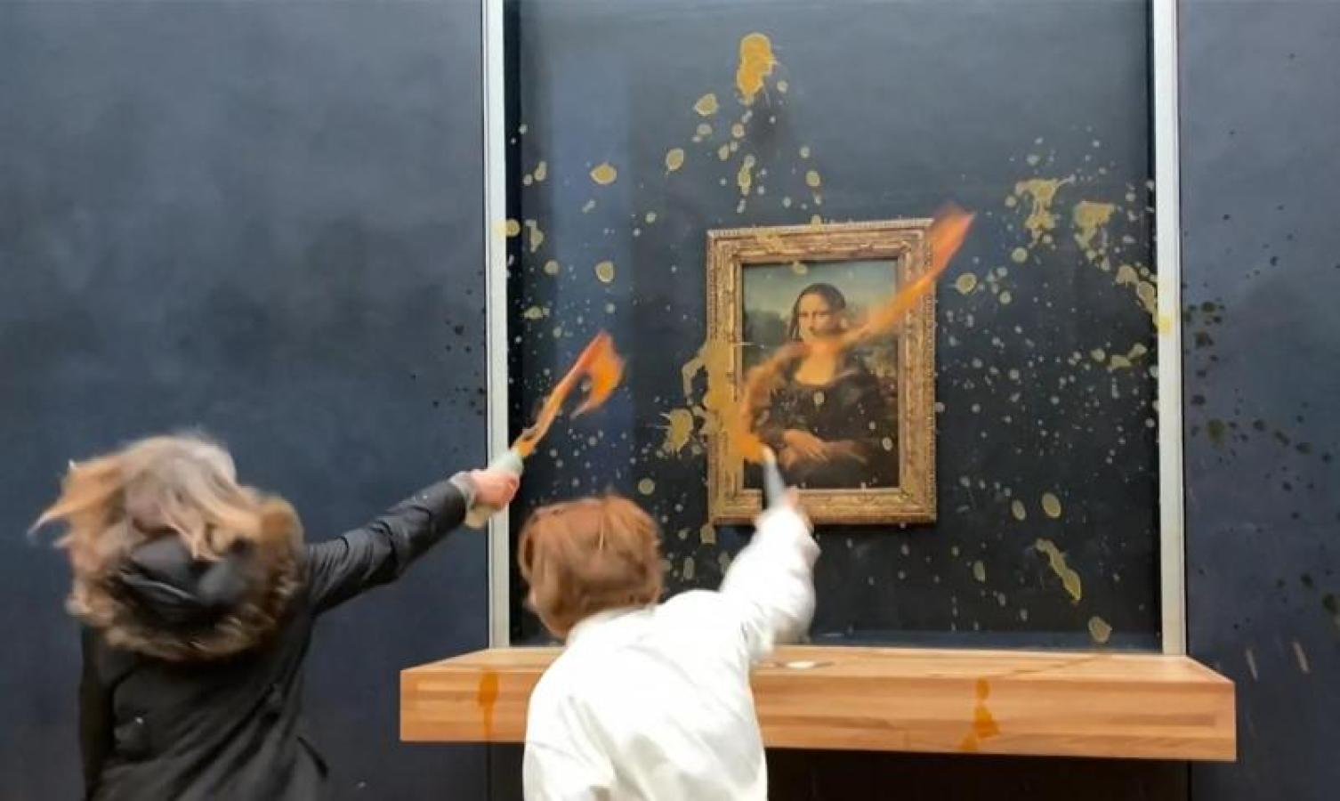Activistas lanzan sopa a la Mona Lisa - AFP