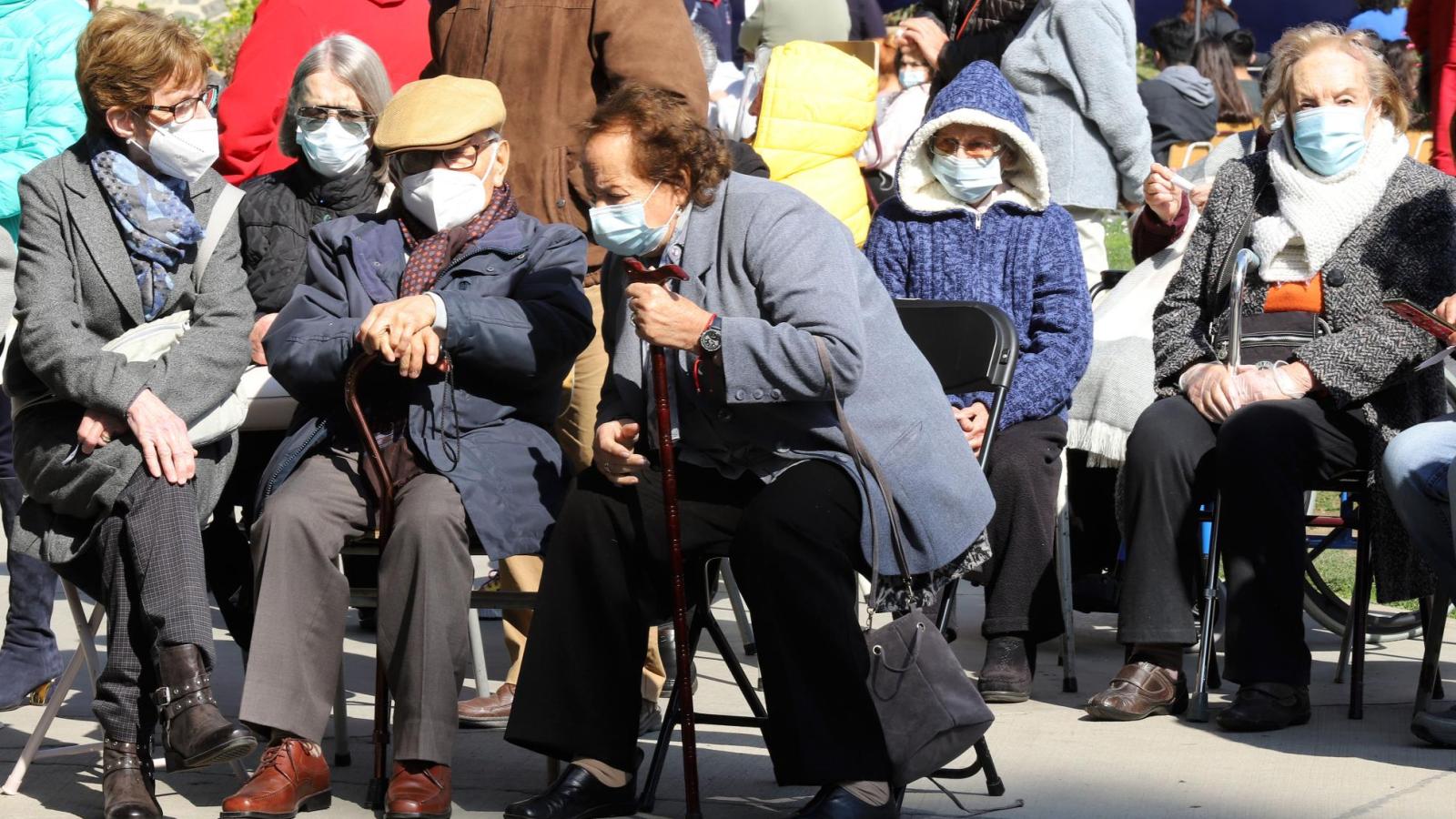 Ancianos - Créditos: Agencia Uno