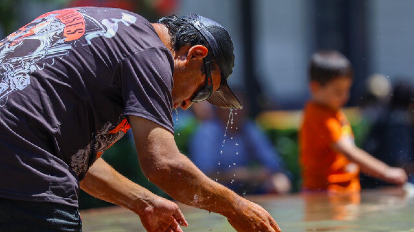 ¿Qué debo hacer en caso de ver a una persona con shock de calor?