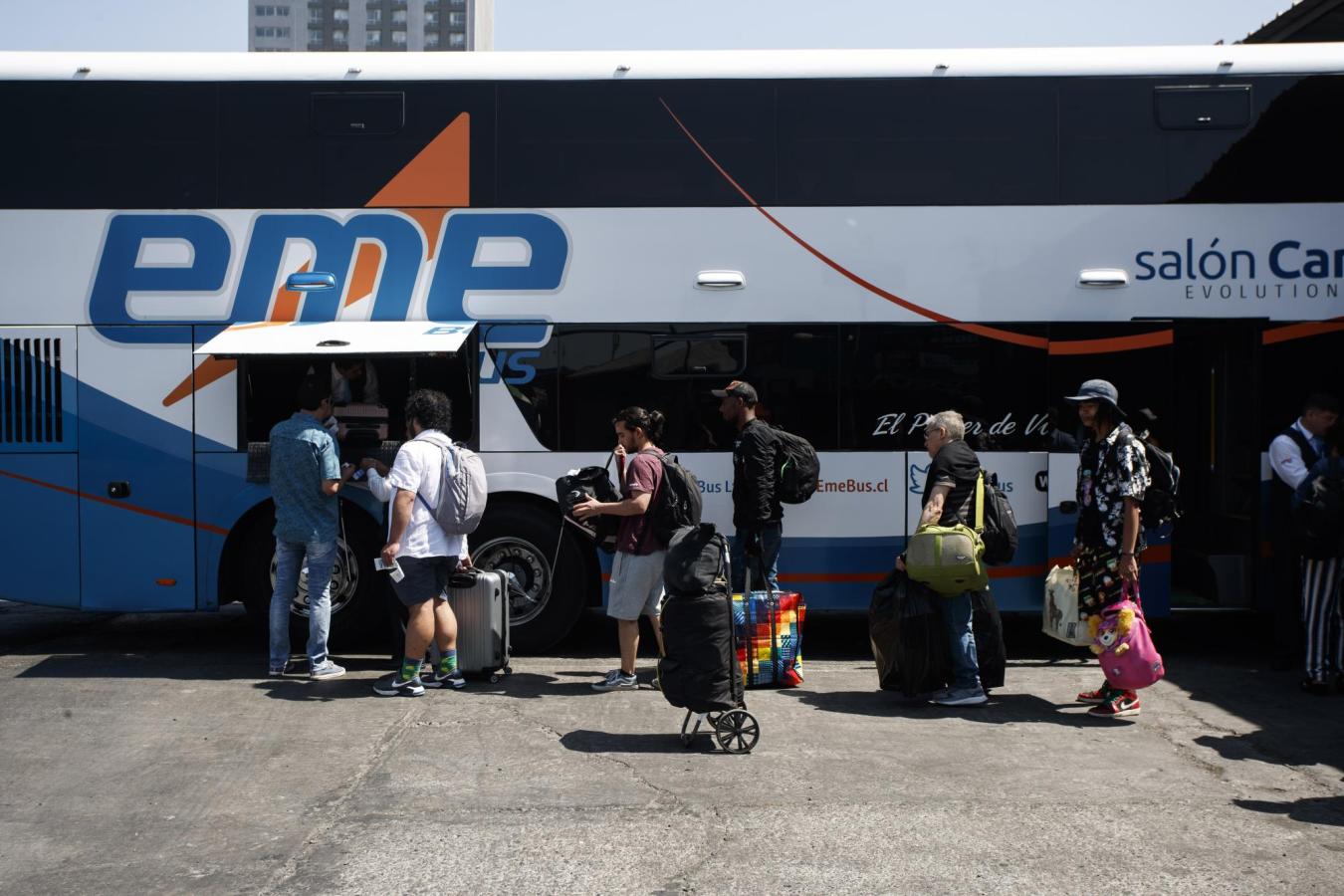 Gente subiendo al bus - Créditos: Agencia Uno