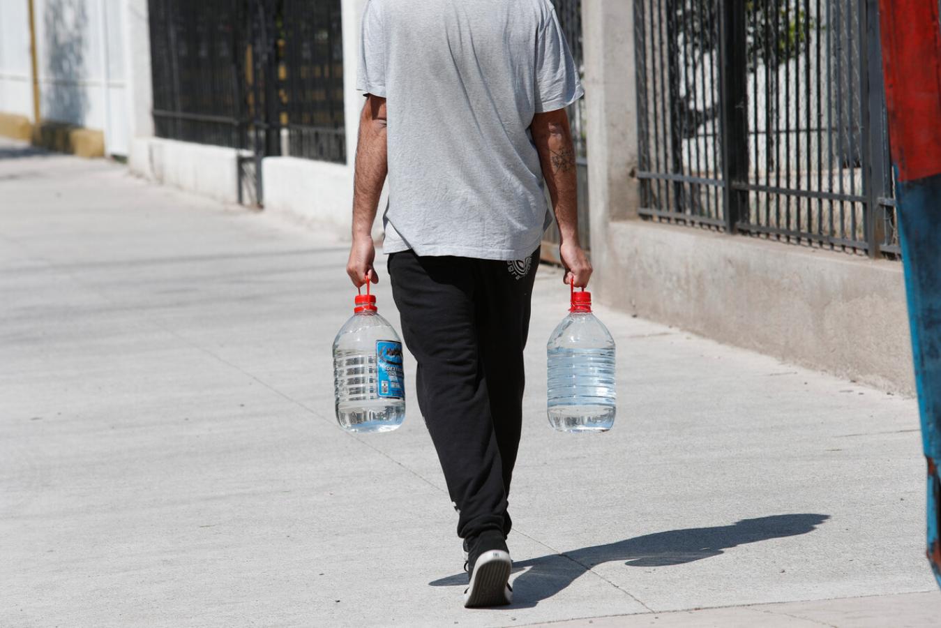 Corte de agua en tres comunas de Santiago - Créditos: Agencia Uno