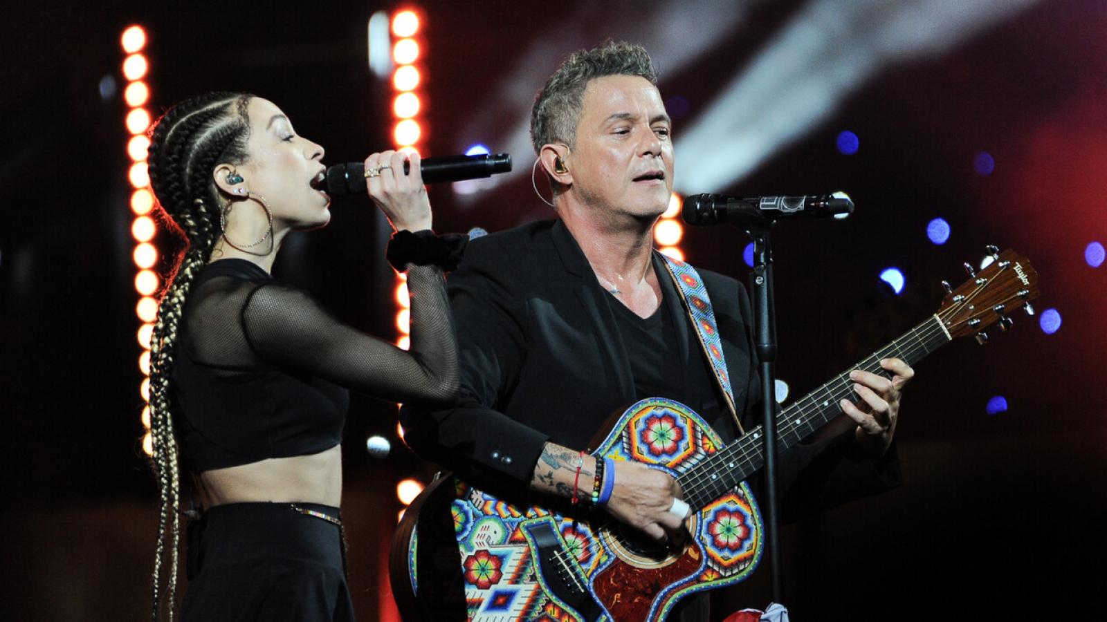 Alejandro Sanz y Karina Pasian - Agencia Uno