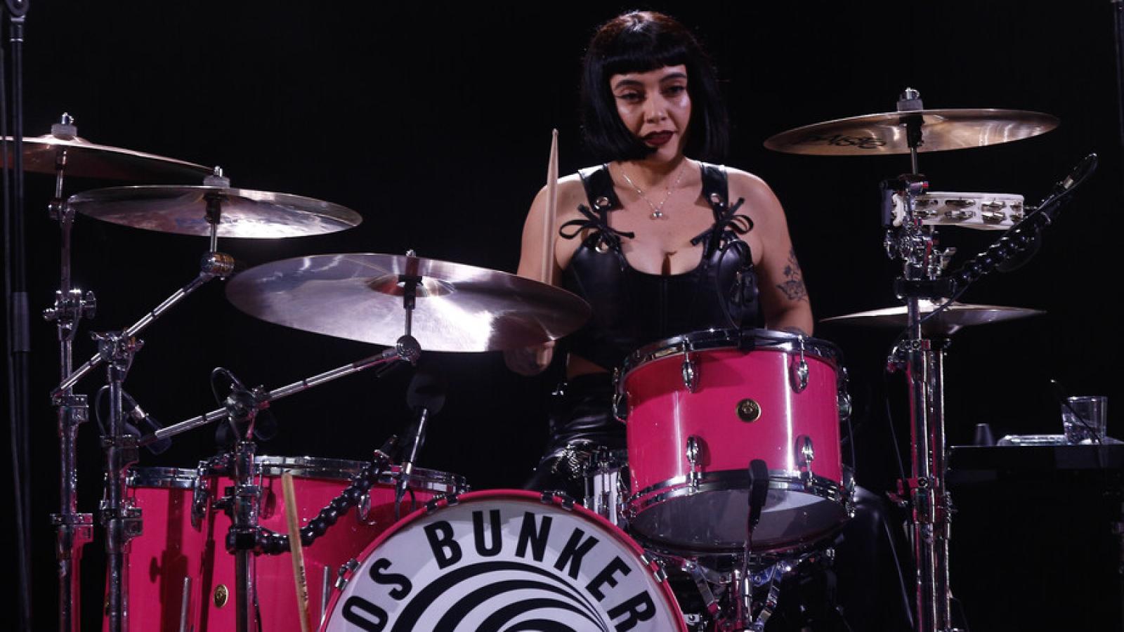 Quién es Cancamusa, la baterista de Los Bunkers en Viña 2024 - AGENCIA UNO