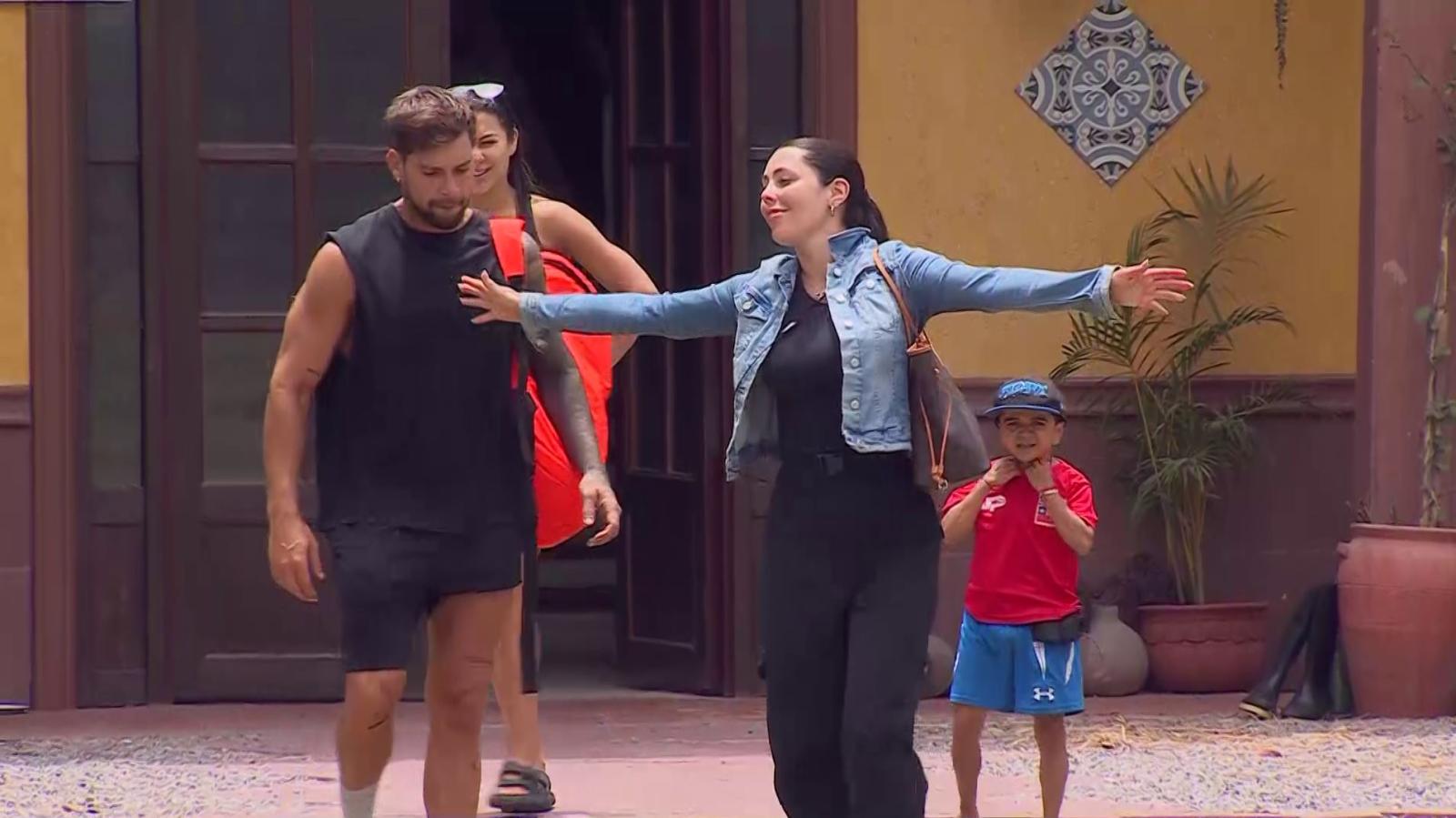 Daniela Aránguiz sale de la casa de Tierra Brava