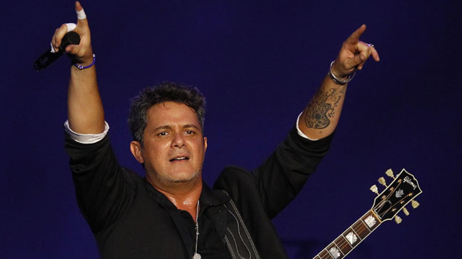 "Vamos Chile":  Alejandro Sanz se comprometió con ayuda para afectos por incendios en Valparaíso