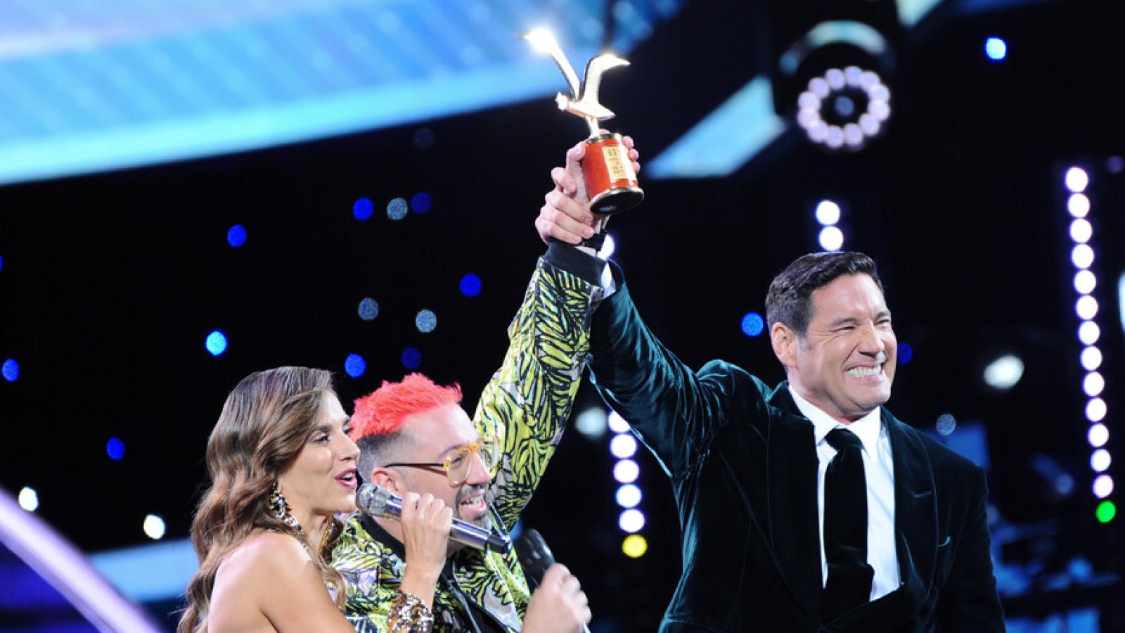 Alex Ortiz es premiado con Gaviota de Oro por la Quinta Vergara