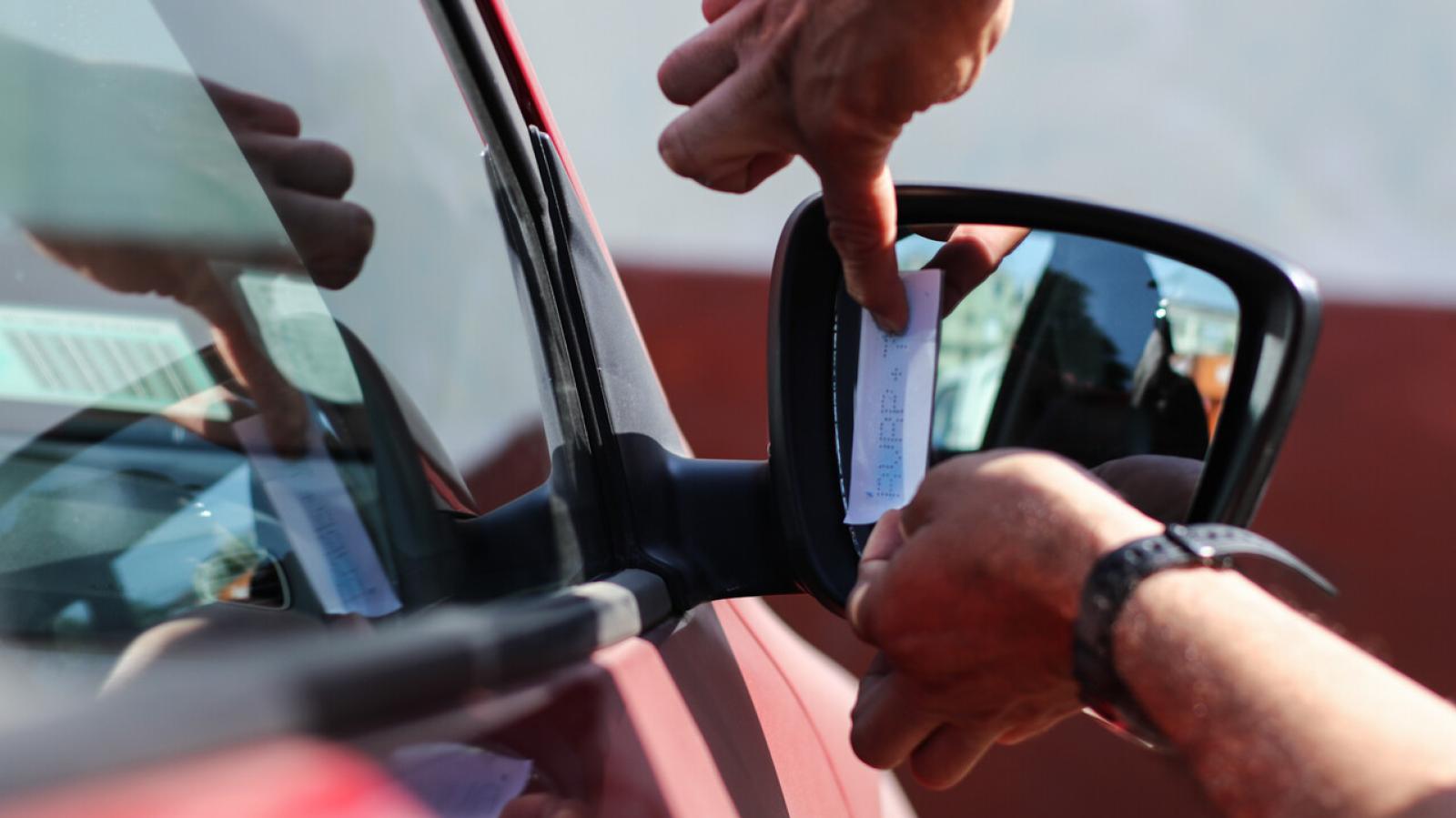 Ley de grabado de patente en vidrios y espejos: ¿Cuál es la multa si no lo haces?