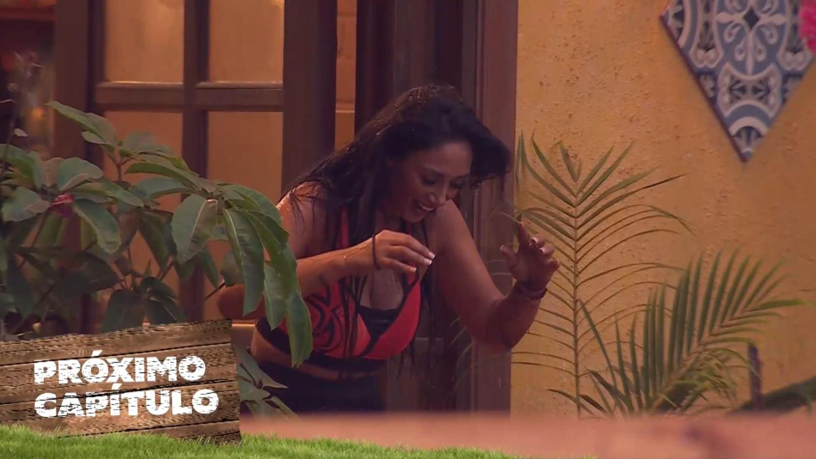 Pamela Díaz mojada en Tierra Brava