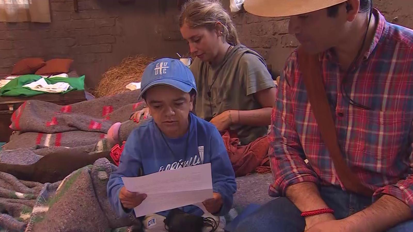 Miguelito recibe una carta en Tierra Brava