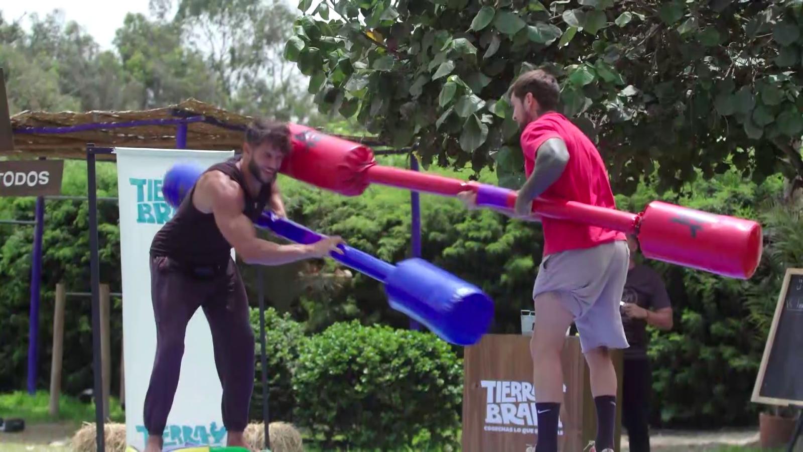 Fabio y Luis pelean como Gladiadores en Tierra Brava