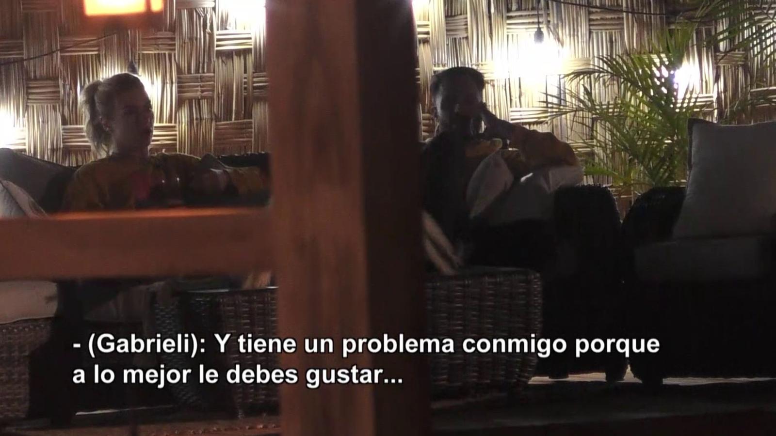 Gabrieli habla con Fabio en Tierra Brava