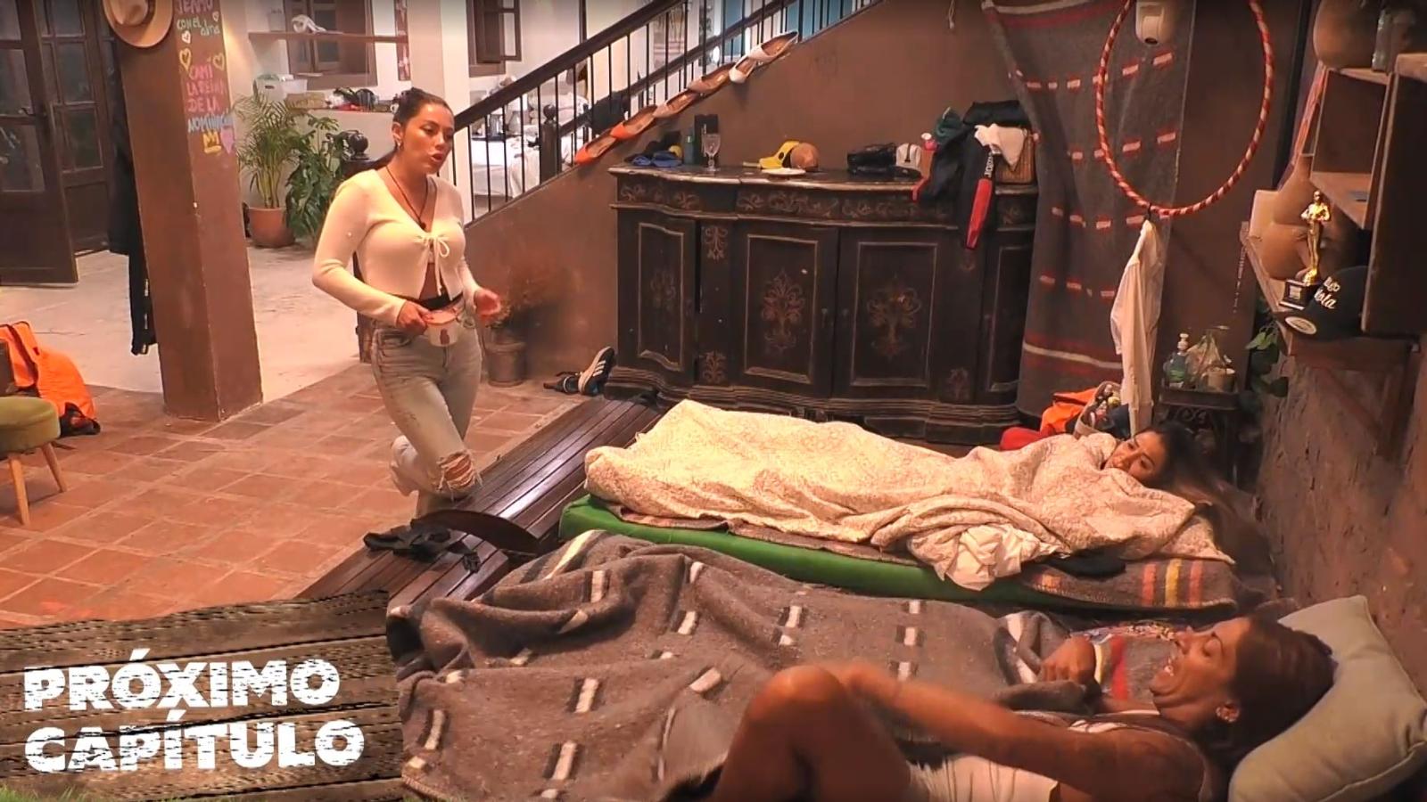 Daniela Aránguiz y Botota discuten