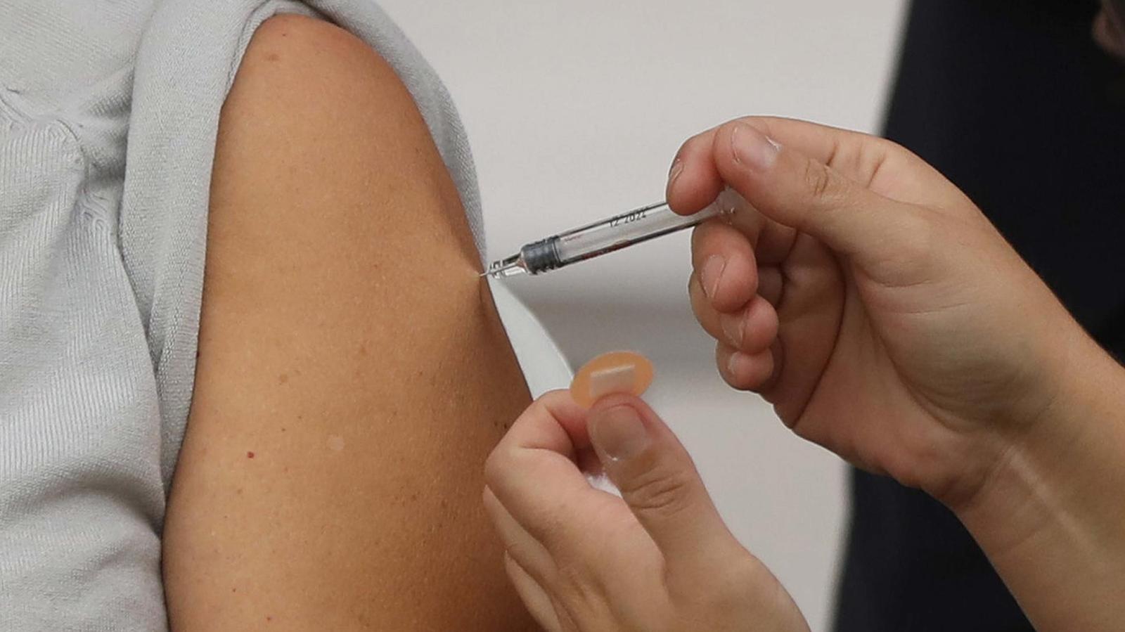 ¿Dónde me puedo vacunar contra la influenza?