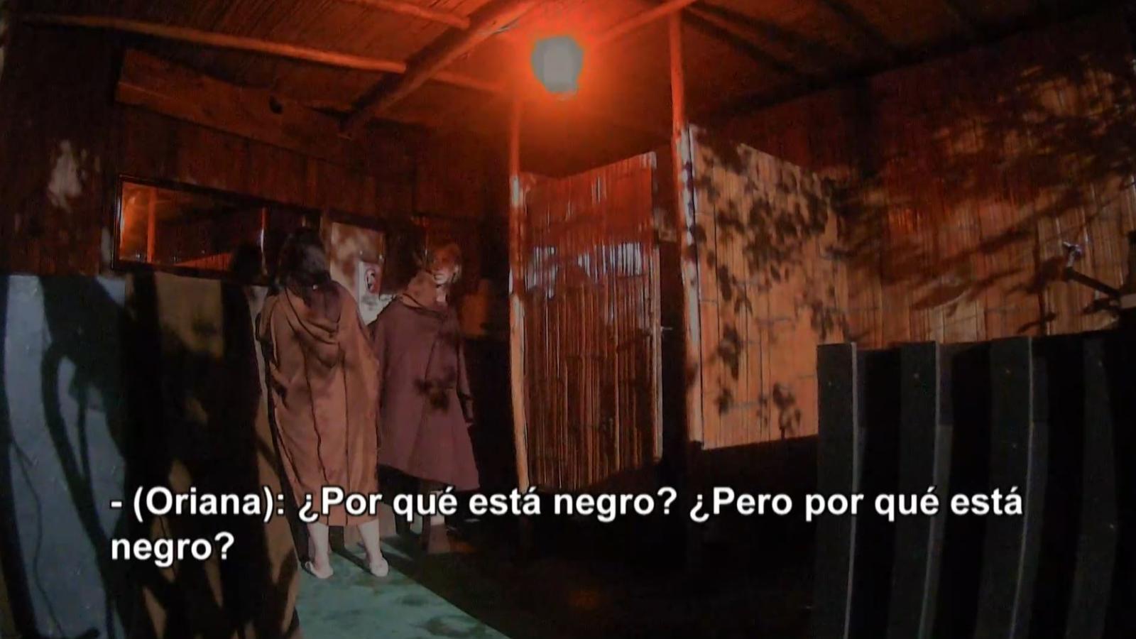 Oriana sufre en el baño sucio de Ganar o Servir